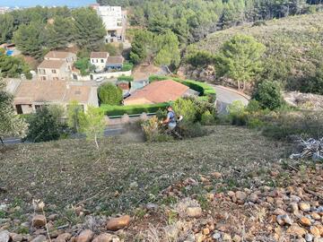 Chantier de débroussaillage avant-après à Martigues 