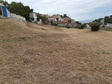 Débroussaillage de parcelle à Istres