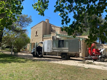 Abattage par démontage de Pins à St Mitre les Remparts